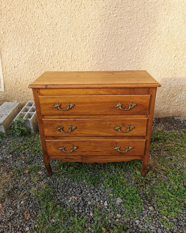 Avant — commode relookée bleu-gris