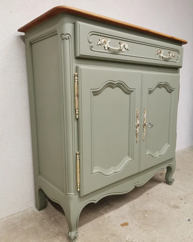 Après — buffet relooké vert sauge