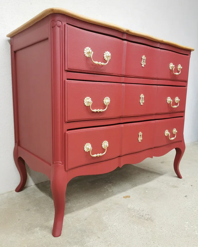 Après — commode relookée bordeaux