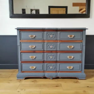 Commode ancienne en noyer