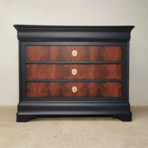 Commode ancienne en noyer