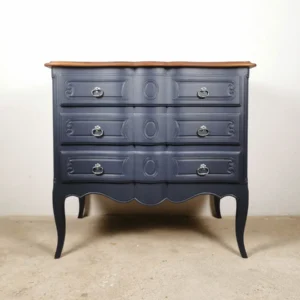 Commode ancienne en noyer