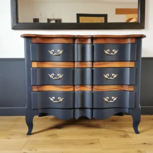 Commode ancienne en noyer