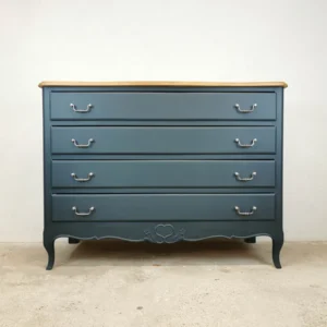 Commode ancienne en noyer