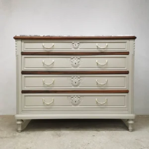 Commode ancienne en noyer