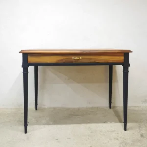 Bureau ancien en noyer