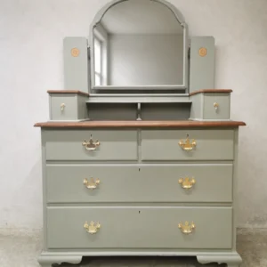 Commode ancienne en noyer