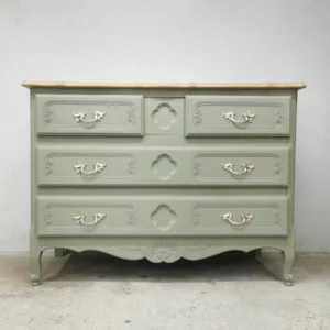 Commode ancienne en chêne